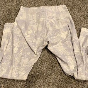 Size 8 white and grey lululemon